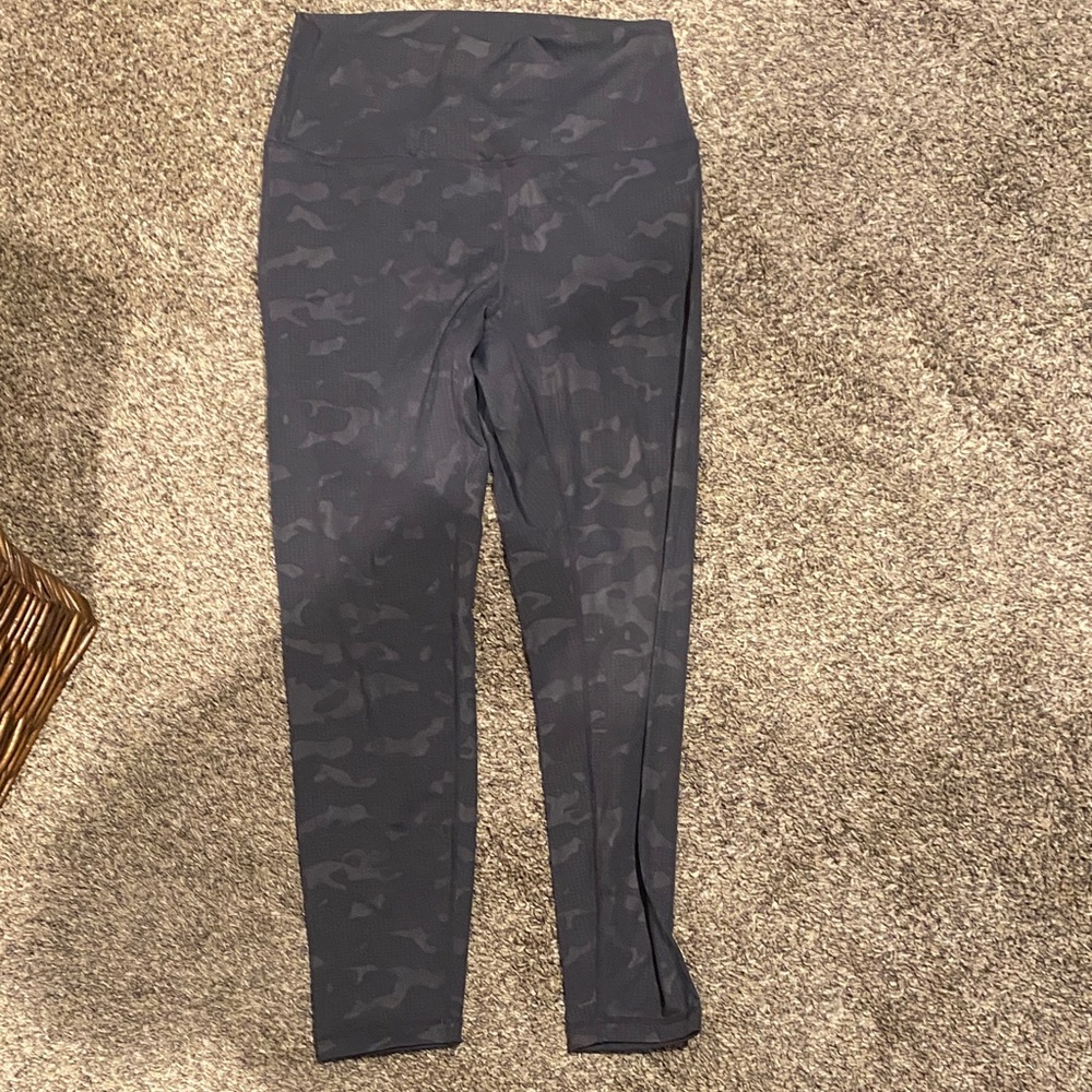 Stylish Gray Camouflage Capris